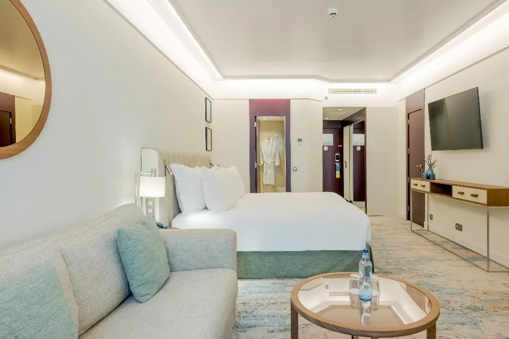 JUNIOR SUITE KING SIZE BED Room, Crowne Plaza Porto, Porto