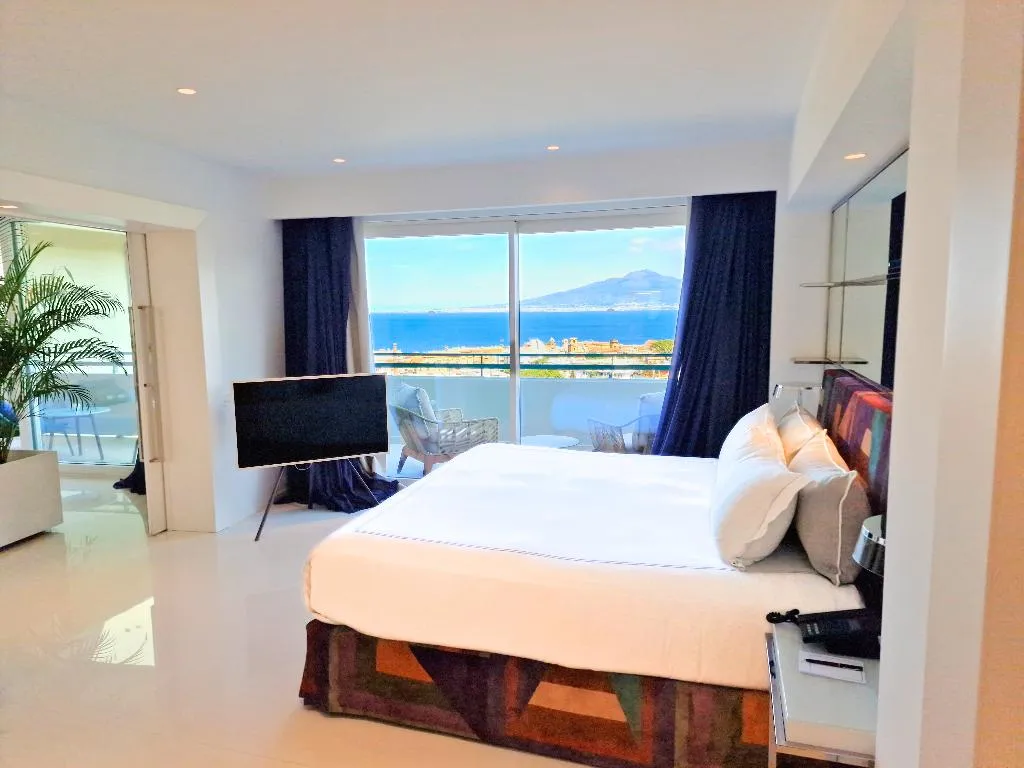 SUITE SEA VIEW Room, Hilton Sorrento Palace, Naples