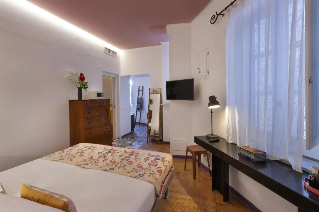 Room, Marina Piccola 73, Naples