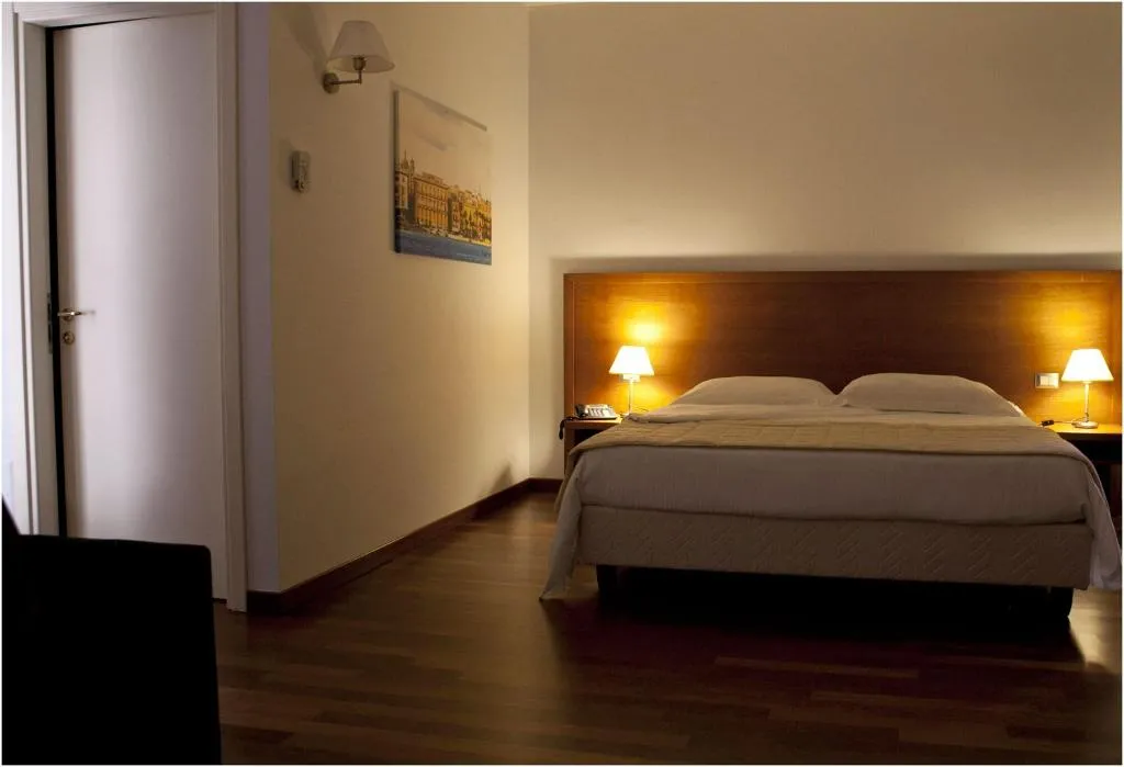 Room, Tiziano, Palermo