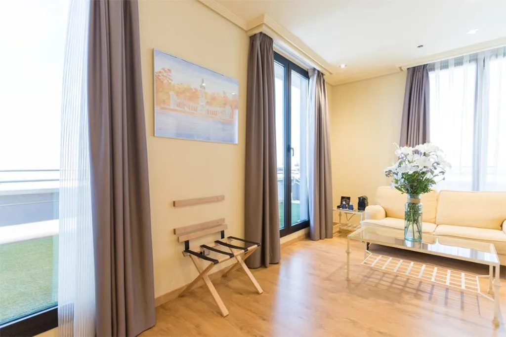 JUNIOR SUITE STANDARD Room, Abba Madrid, Madrid