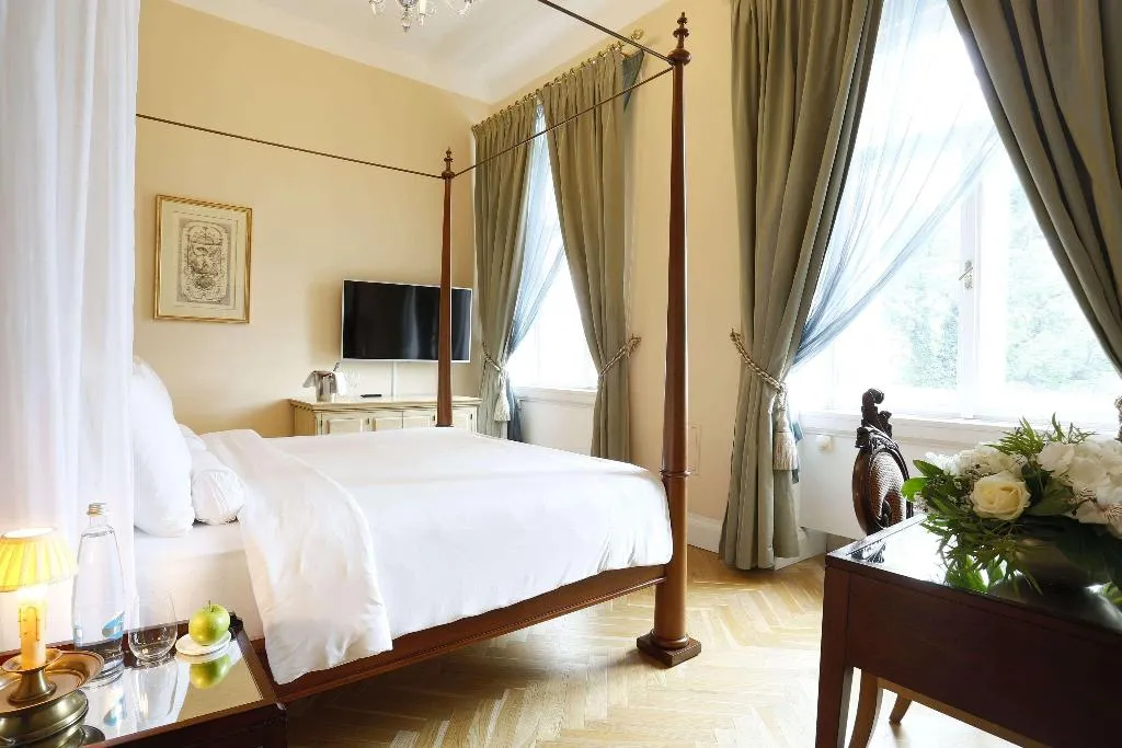 Room DELUXE RIVER VIEW Room, The Mozart Prague, Prague