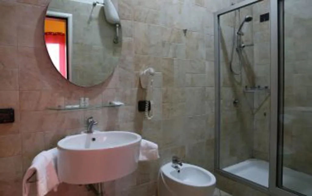 TRIPLE STANDARD Room, Hotel Diamond, Naples