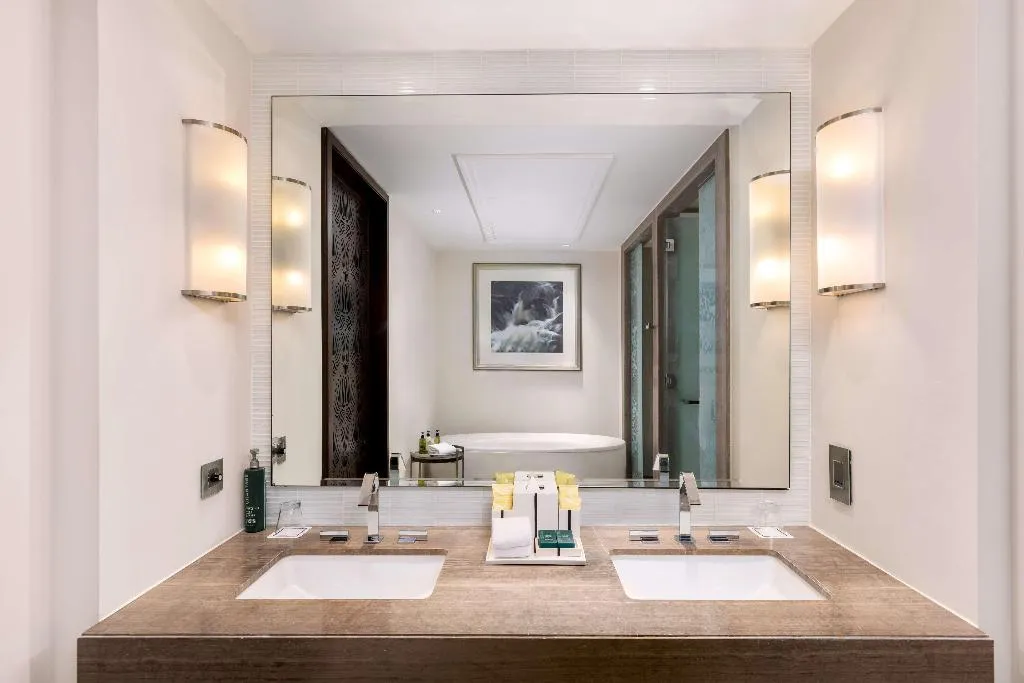 SUITE GRAND DELUXE Room, Hilton Dubai Al Habtoor City, Dubai
