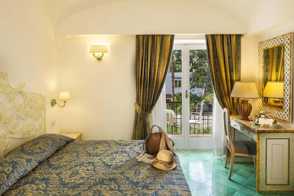 Room, Grand Hotel il Moresco, Naples