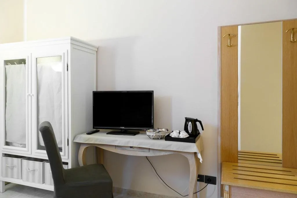 Room, B&B Leone X, Florence