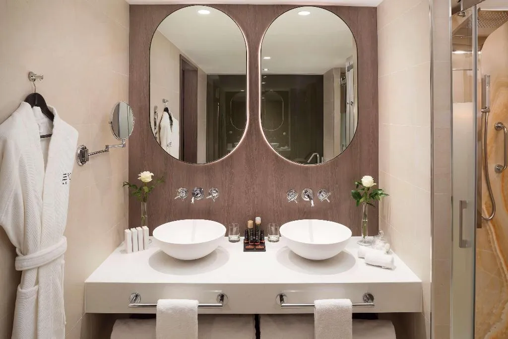 JUNIOR SUITE STANDARD Room, The Level At Hotel Melia Castilla, Madrid