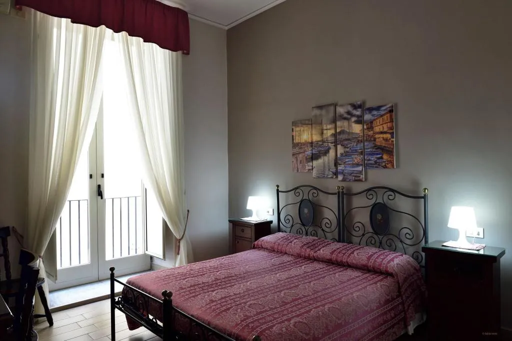 Room, Soggiorno Paradiso Due, Naples