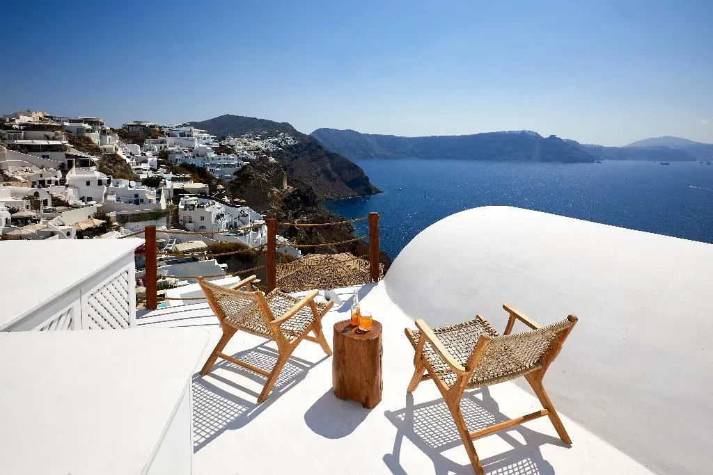 SUITE WITH JACUZZI Room, Rhenia'S Suites, Santorini