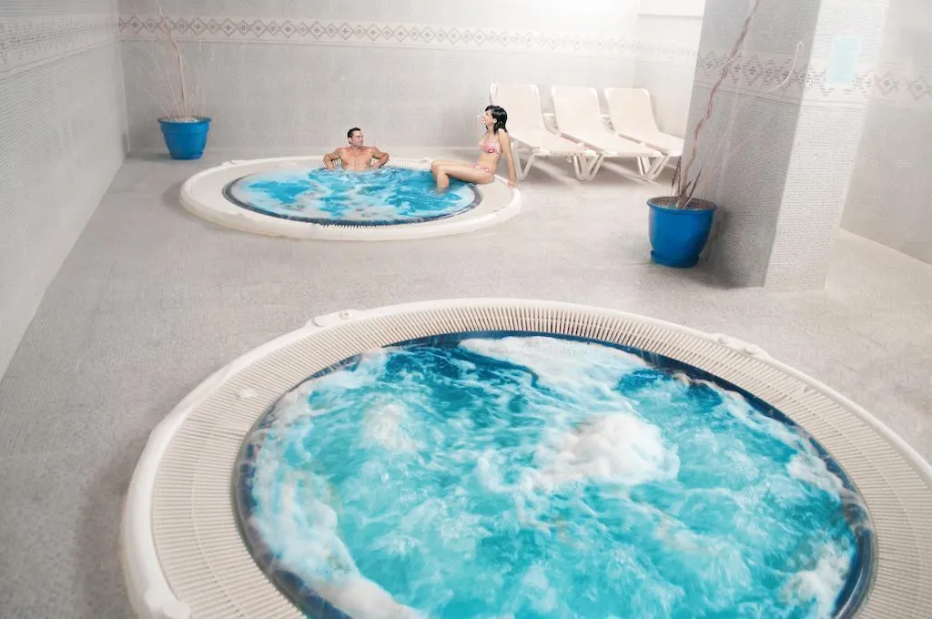 Sports and Entertainment, Reina, Costa Almeria