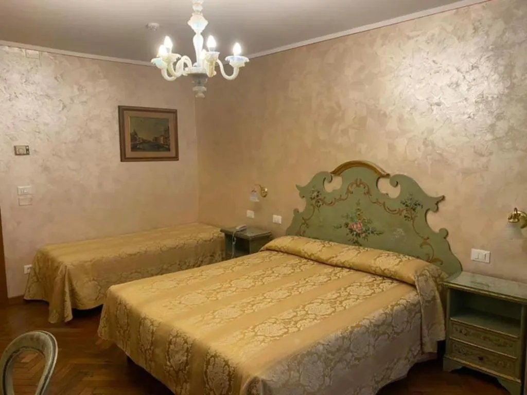 TRIPLE STANDARD Room, Hotel Malibran, Venice