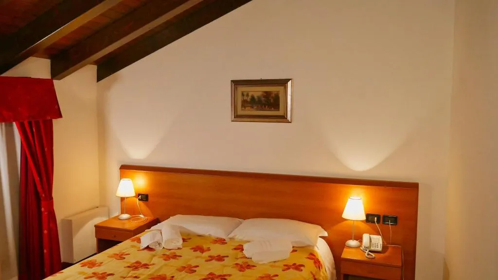 Room, Hotel Vajont, Venice