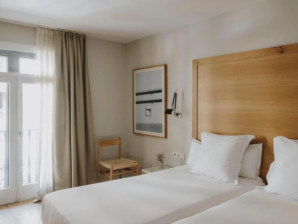 Room, Regina, Barcelona