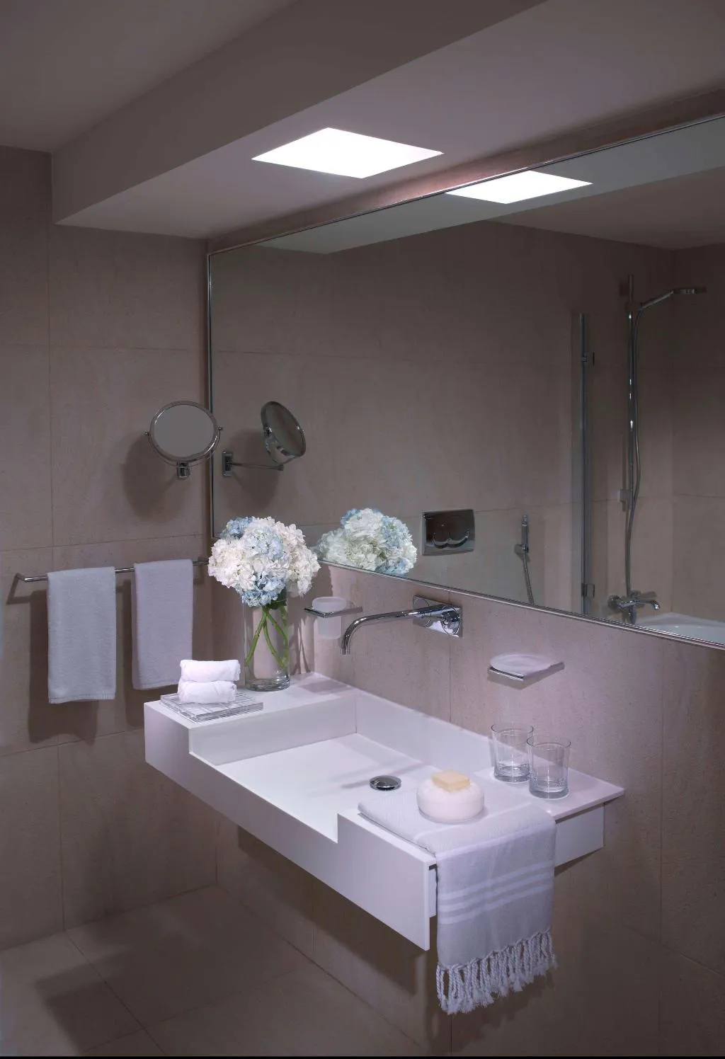 Room, Radisson Blu Residence Dubai Marina, Dubai