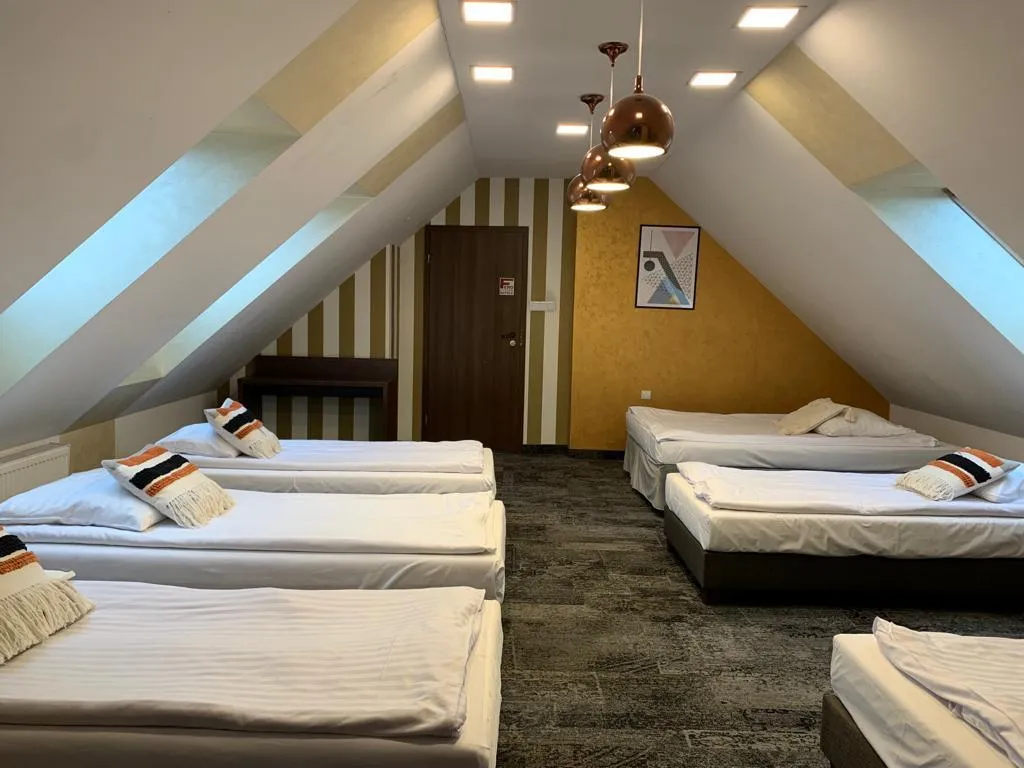 Room, Fero Express, Krakow
