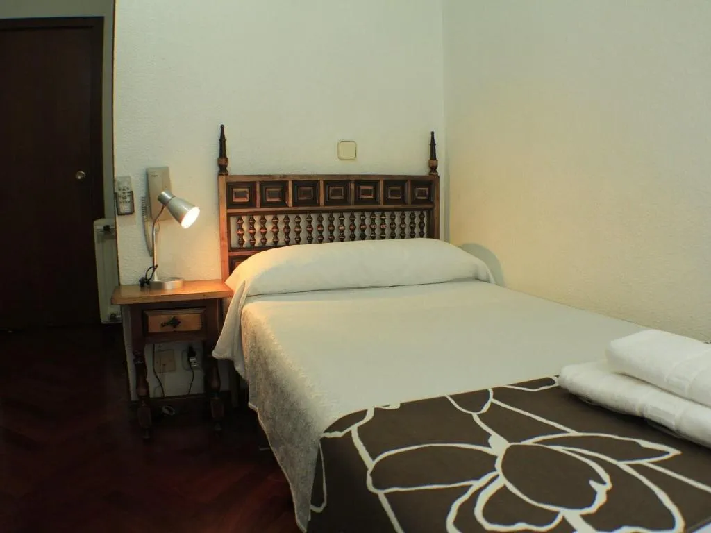 Room, Hostal Esmeralda, Madrid
