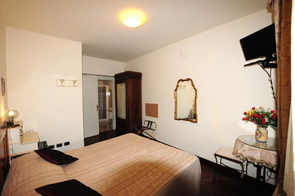 Room, Locanda De Ciompi B&B, Florence
