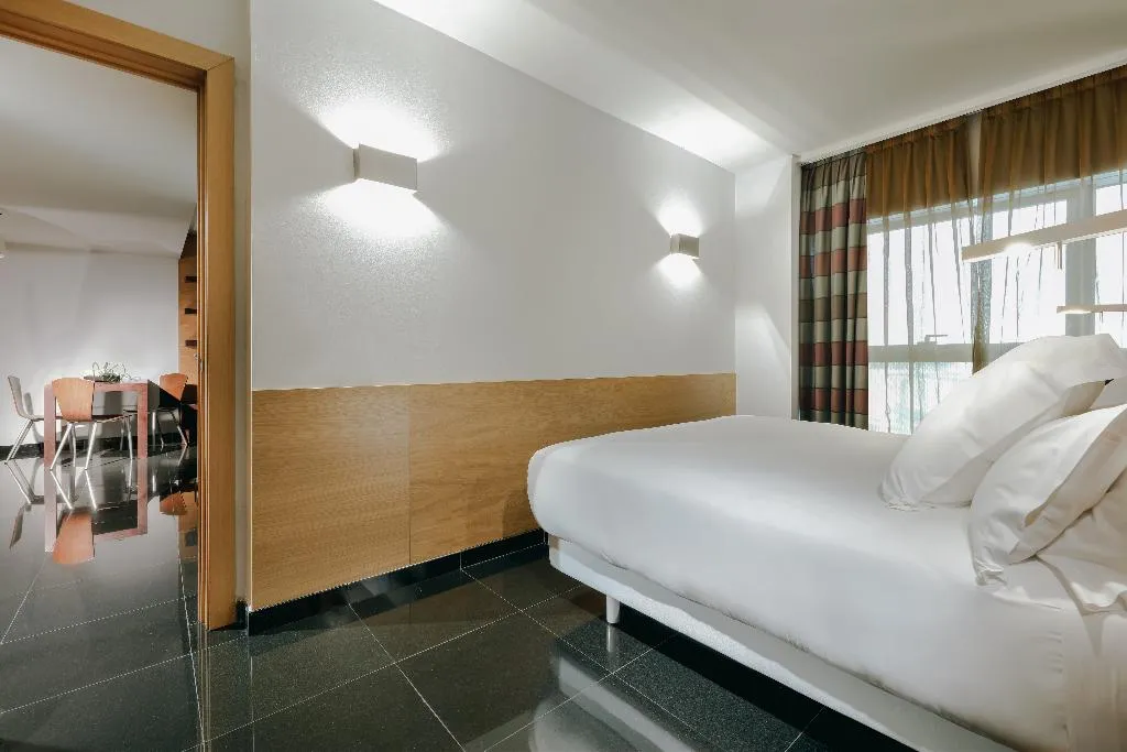 FAMILY ROOM STANDARD Room, Hesperia Fira Apartments, Barcelona
