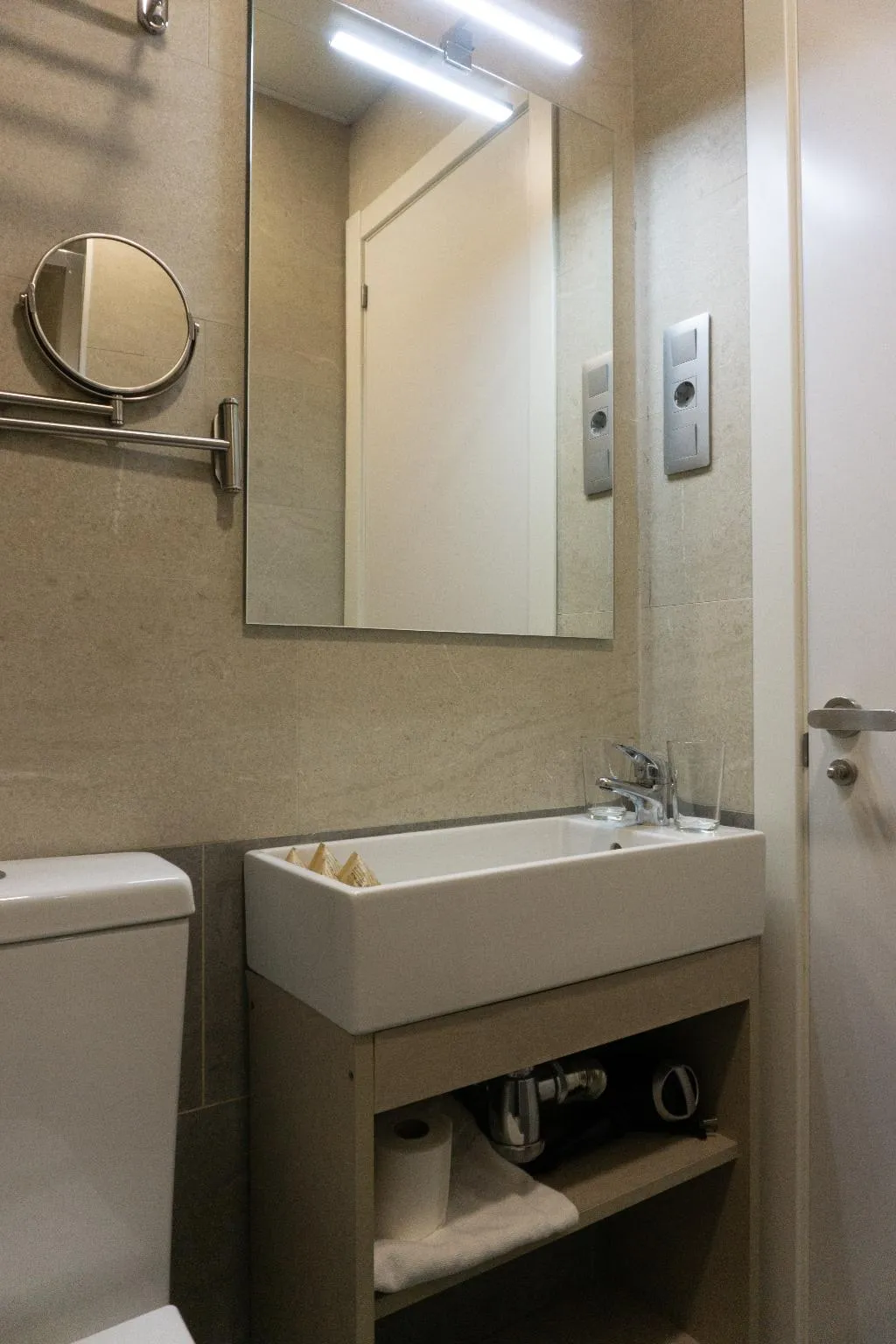TWIN TWO BEDS Room, Fontanella Green House, Barcelona