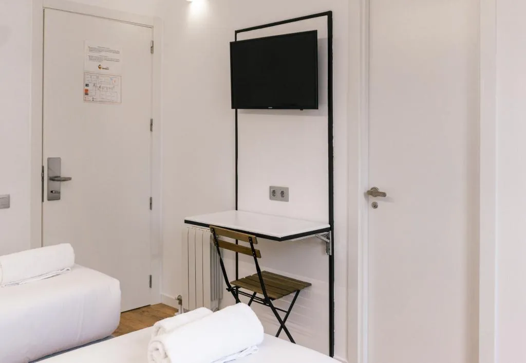 TRIPLE WITH BALCONY WITH VIEWS Room, Fontanella Green House, Barcelona