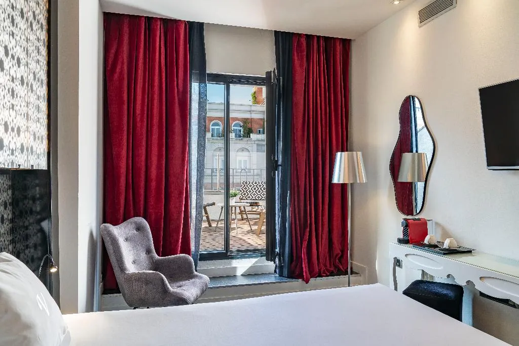 DOUBLE WITH TERRACE Room, Vincci Via 66, Madrid