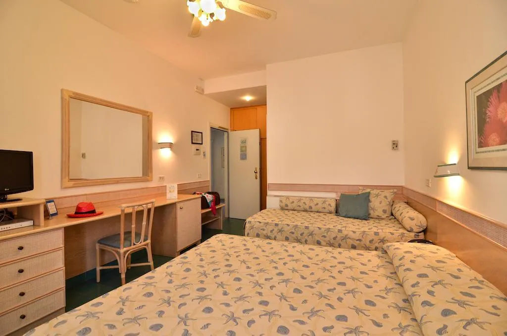 TRIPLE STANDARD Room, Aurora Hotel Sperlonga, Rome