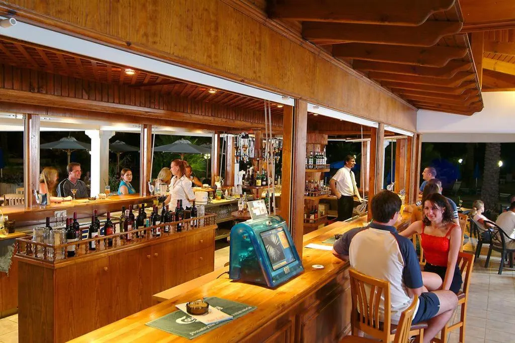 Bar, Nissiana Hotel and Bungalows, Cyprus