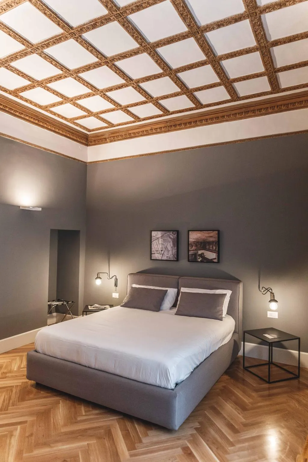 SUITE KING SIZE BED Room, Relais Della Porta, Naples