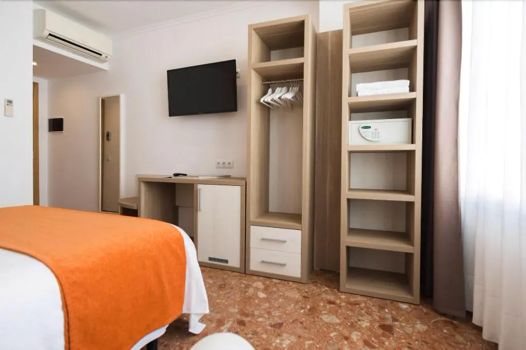 Room, Hostal Menurka, Menorca
