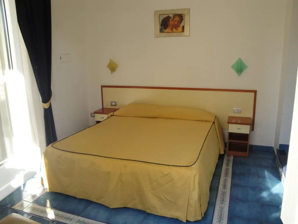Room, Meublè Casa Mannini, Naples
