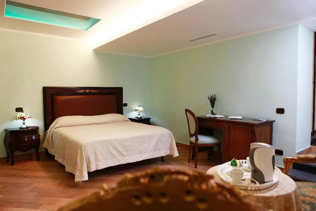 SUITE STANDARD Room, Lanfipe Palace, Naples