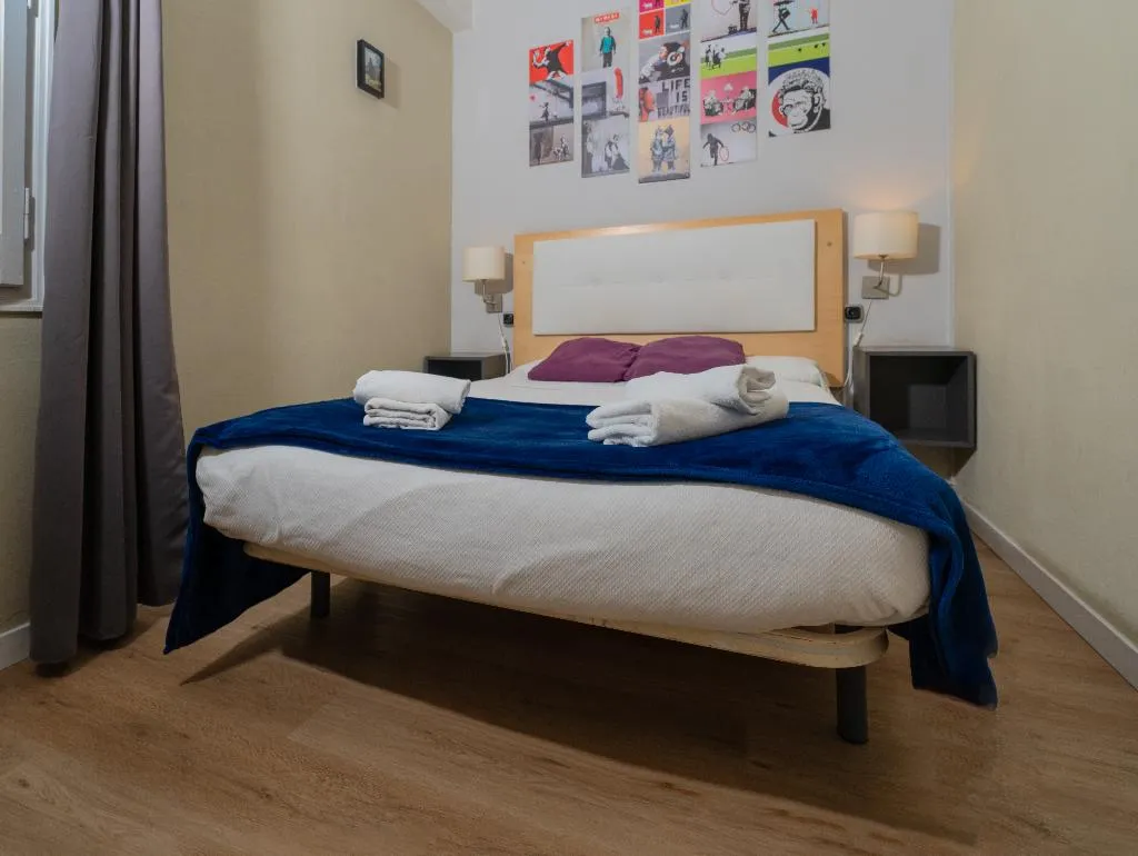 Room ECONOMY WITH SHARED BATHROOM Room, Wow Barcelona Hostel, Barcelona