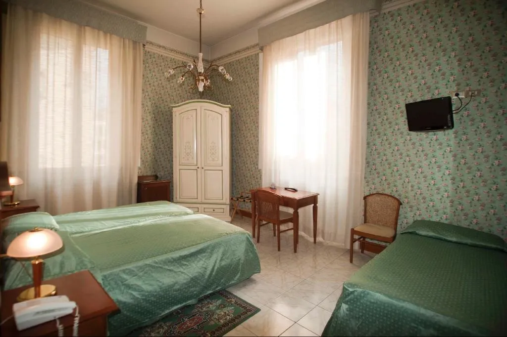 TRIPLE STANDARD Room, Hotel Beatrice, Florence