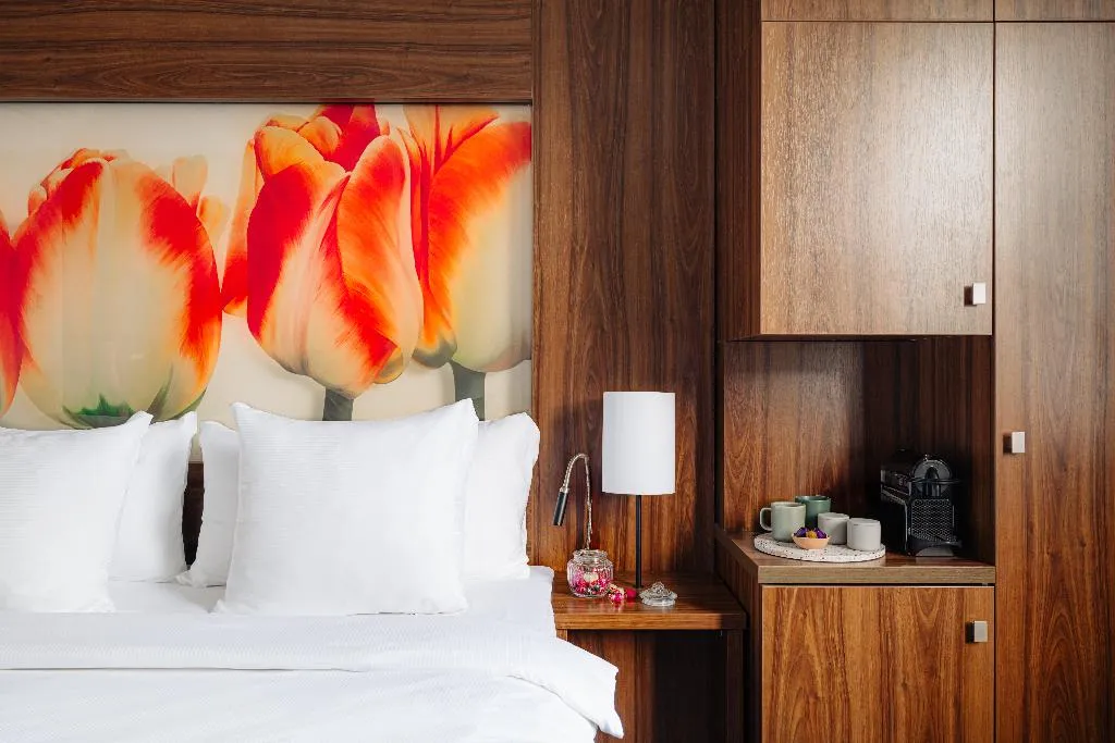 Double or Twin STANDARD Room, Leonardo Eden Hotel Amsterdam City Center, Amsterdam