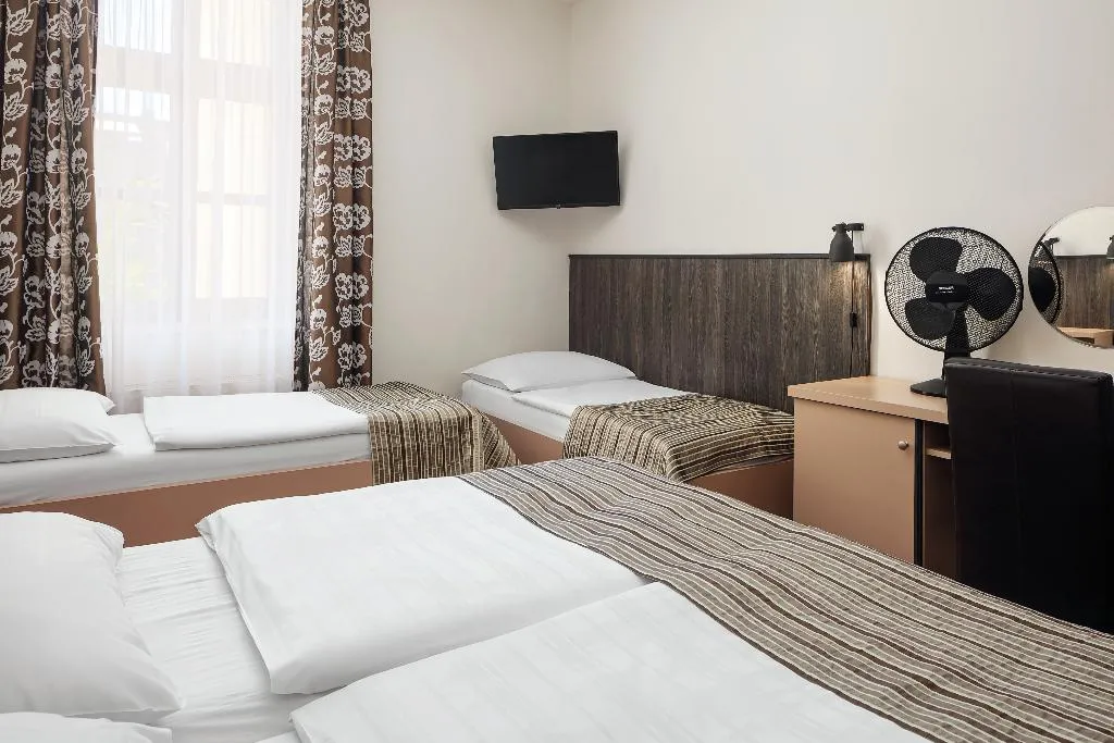 QUADRUPLE STANDARD Room, Superior Hotel, Prague