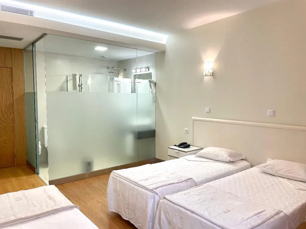 TRIPLE SUPERIOR Room, Universal, Porto