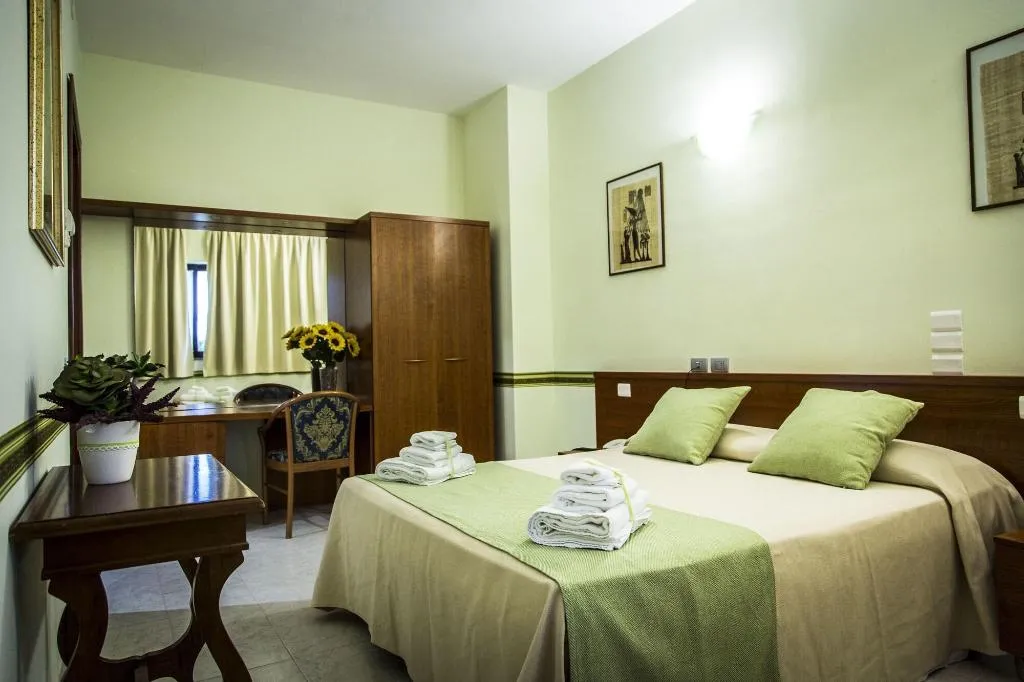 TRIPLE STANDARD Room, Hotel Cristallo Relais Sure Hotel Collection by Be, Rome