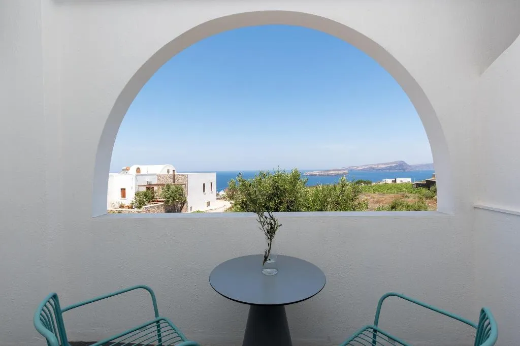 Room, Symmetry Suites, Santorini