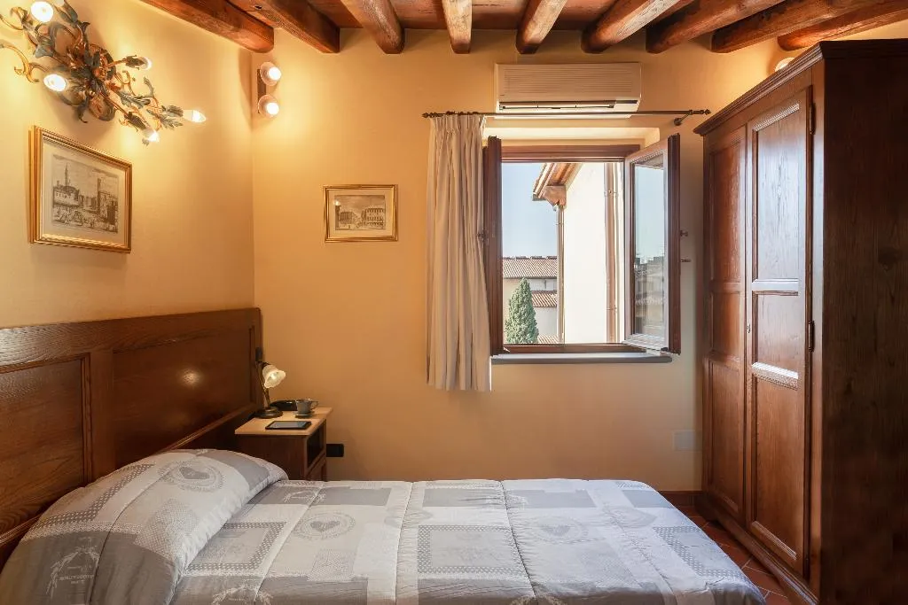 TRIPLE CITY VIEW Room, Palazzo Graziani, Florence