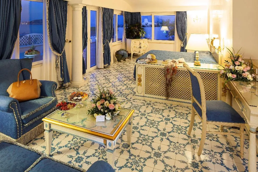 Room, Excelsior Belvedere Hotel & Spa, Naples