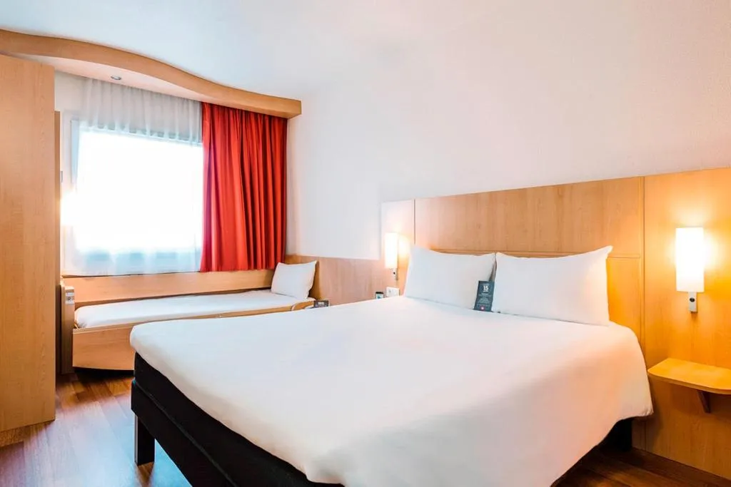DOUBLE WITH DOUBLE BED Room, ibis Madrid Alcobendas, Madrid