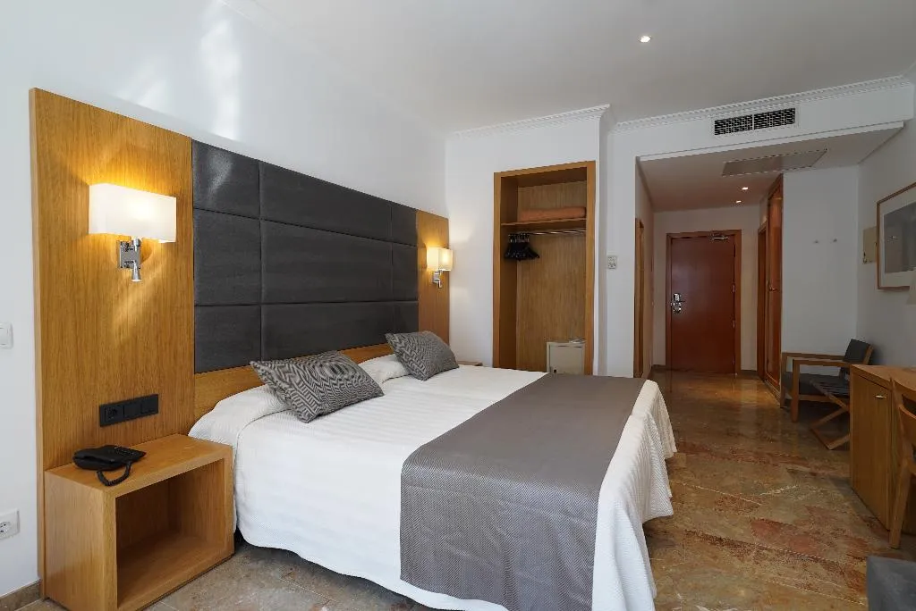 TRIPLE STANDARD Room, Artmadams, Majorca
