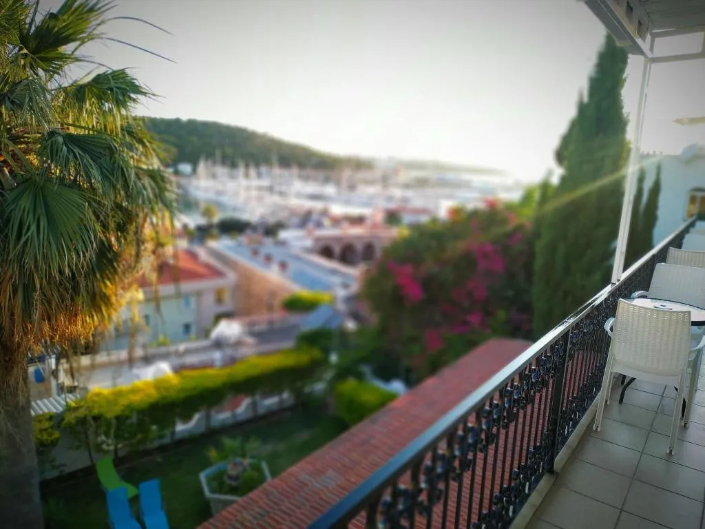 Terrace, Yalcin Hotel, Izmir