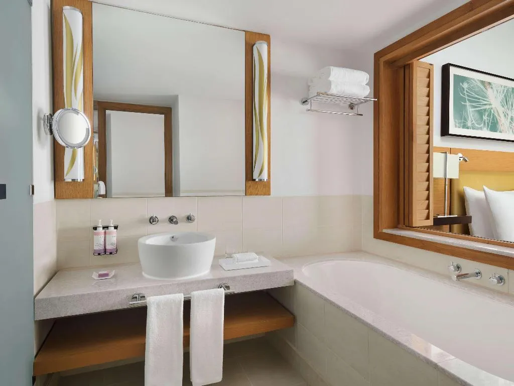 Room, Movenpick Hotel Jumeirah Beach, Dubai