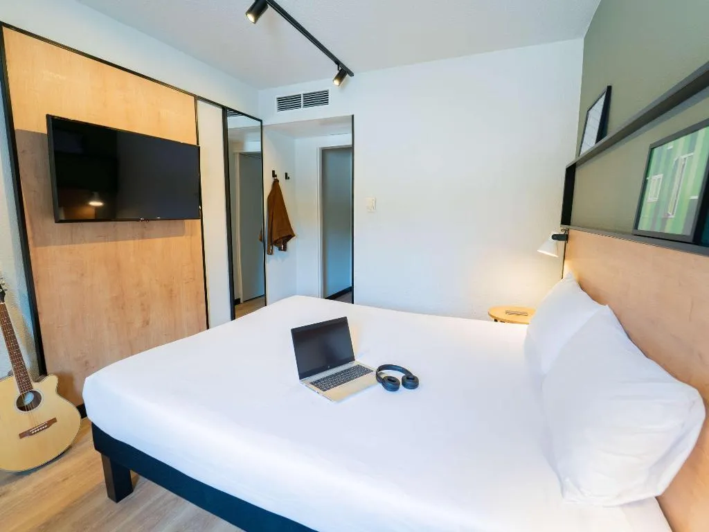 DOUBLE SUPERIOR WITH DOUBLE BED Room, Ibis Guimaraes, Porto