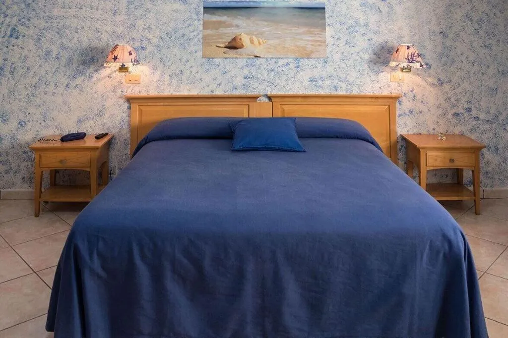 Room, L'Approdo, Naples