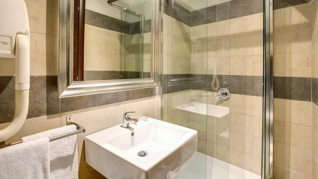 TWIN STANDARD Room, The Strand, Rome