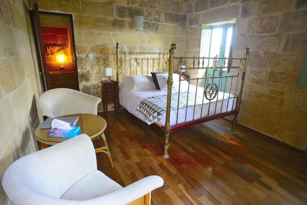 Room, The Burrow Guest House, Malta