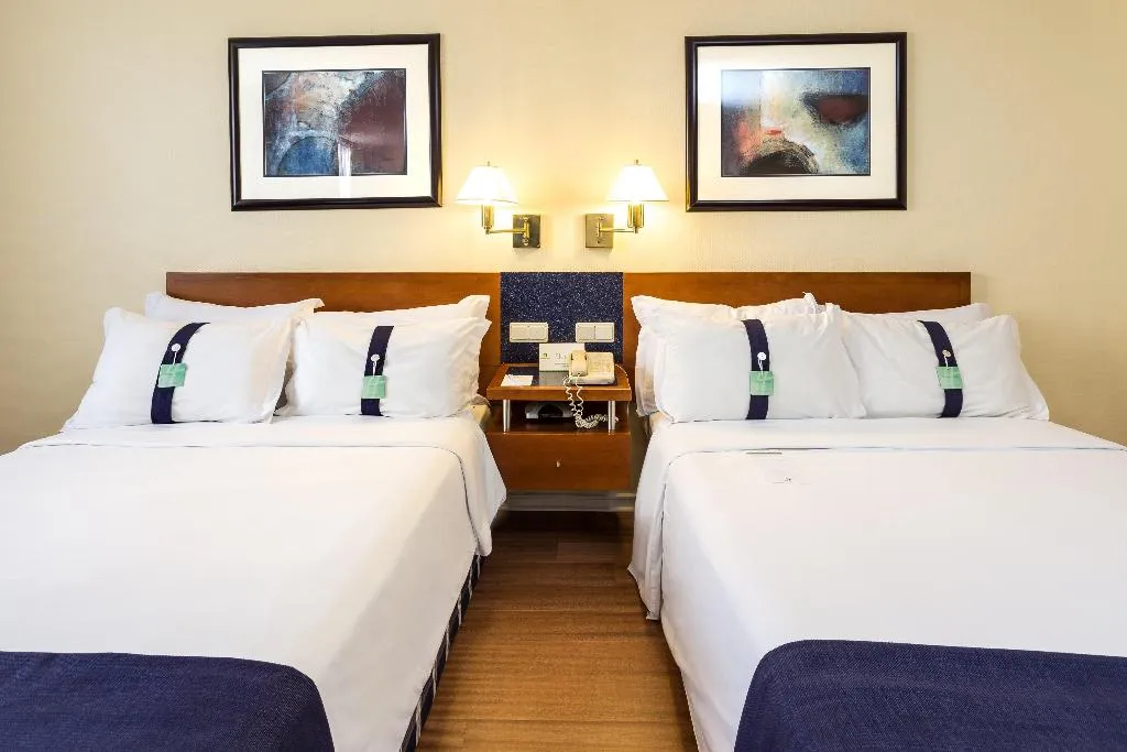 DOUBLE TWO DOUBLE BEDS Room, Holiday Inn Lisboa, Lisbon