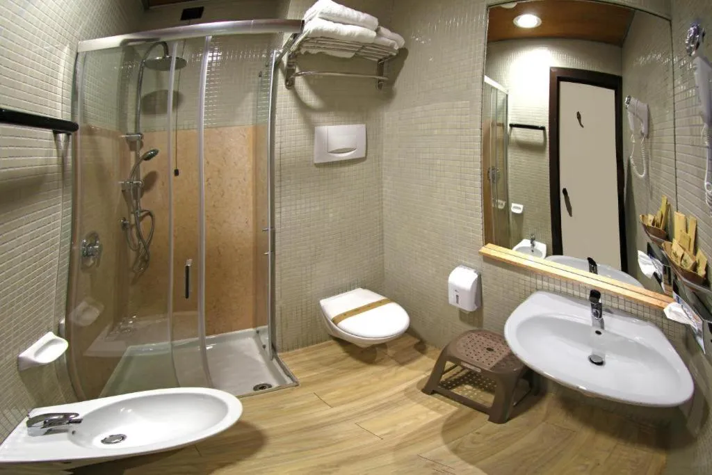 TRIPLE ECONOMY Room, La Paül, Milan